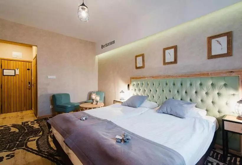 Chambre Deluxe, Podklasztorze