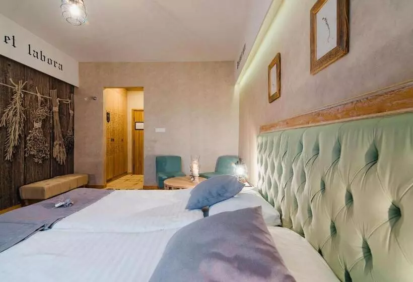 Chambre Deluxe, Podklasztorze