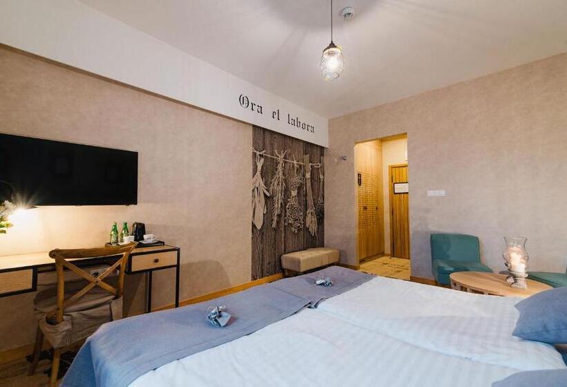 豪华房间, Podklasztorze