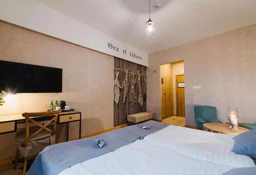 Chambre Deluxe, Podklasztorze