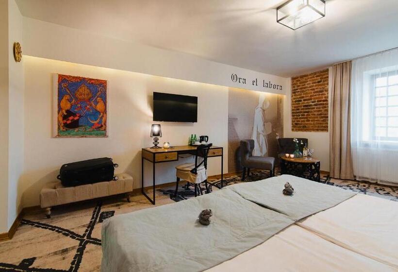 豪华房间, Podklasztorze