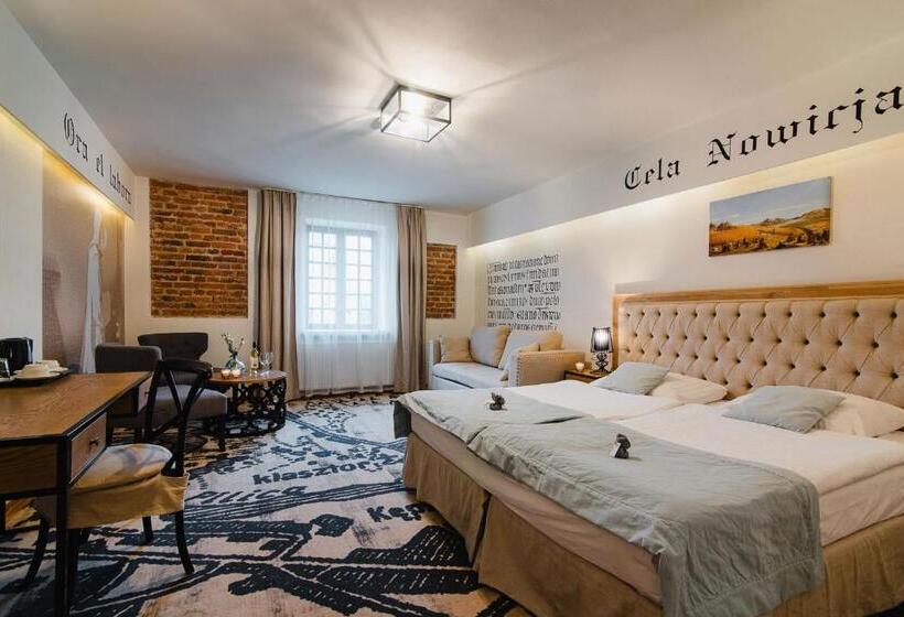 高级大房间, Podklasztorze