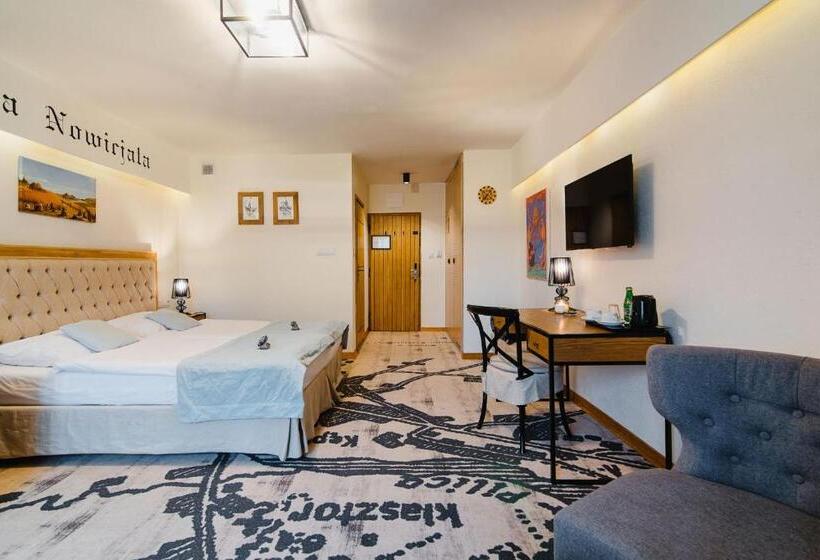 高级大房间, Podklasztorze