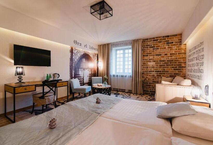 高级大房间, Podklasztorze