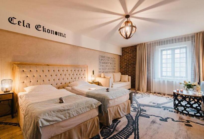 高级大房间, Podklasztorze