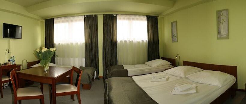 חדר סטנדרט לארבעה, Vesta Centrum Konferencyjno Wypoczynkowe