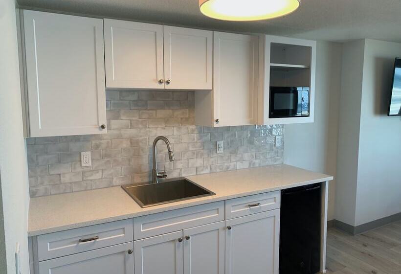 سوئیت خانواده 2 خوابه, West Beach Suites