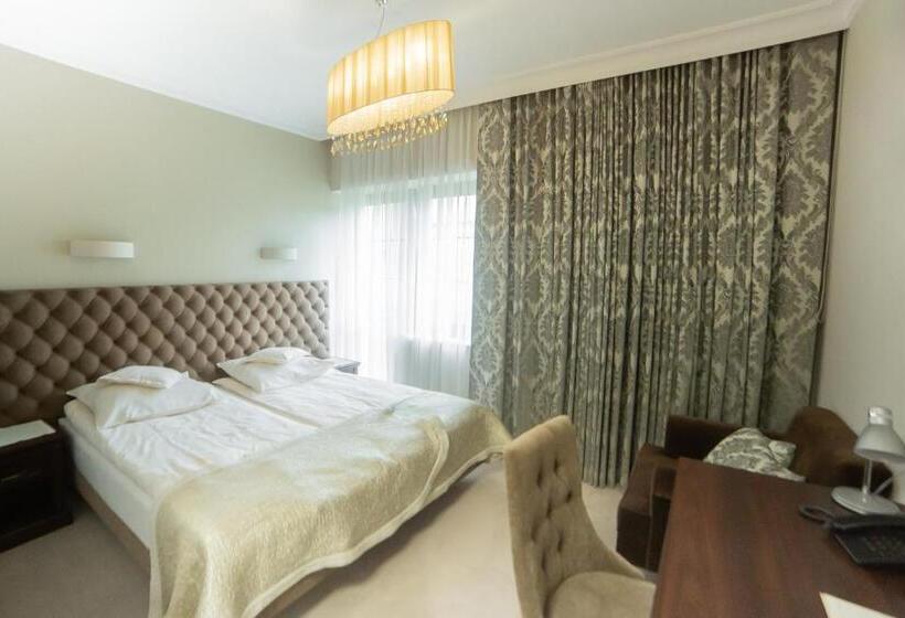 デラックスルーム, Zamek Dubiecko