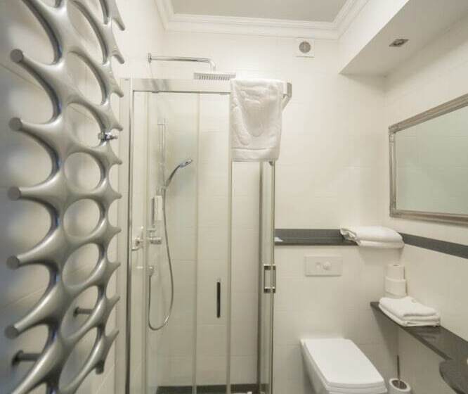 デラックスルーム, Zamek Dubiecko