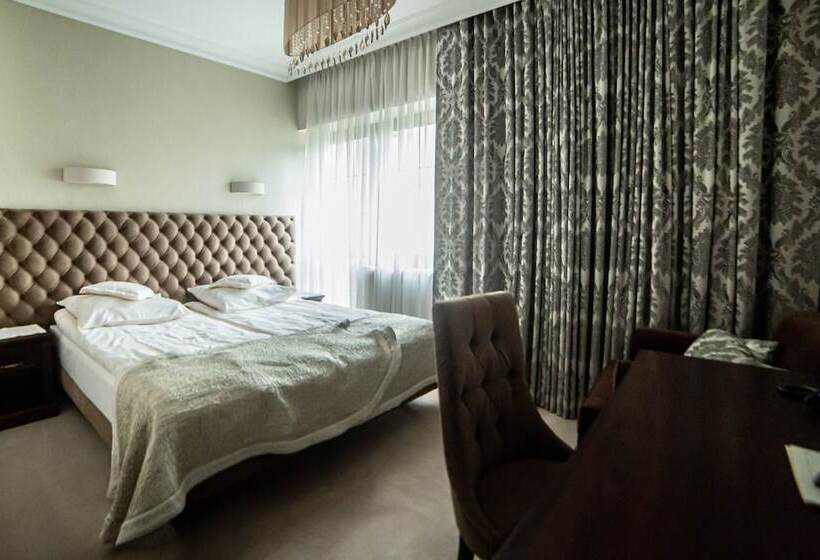 デラックスルーム, Zamek Dubiecko