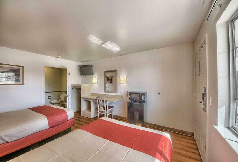 חדר סטנדרט לארבעה, Motel 6kerrville, Tx