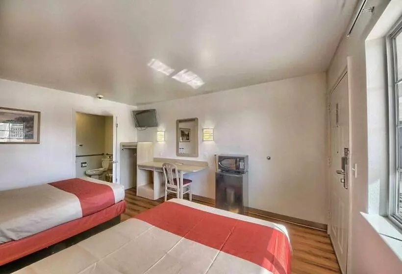 スタンダード４人部屋, Motel 6kerrville, Tx