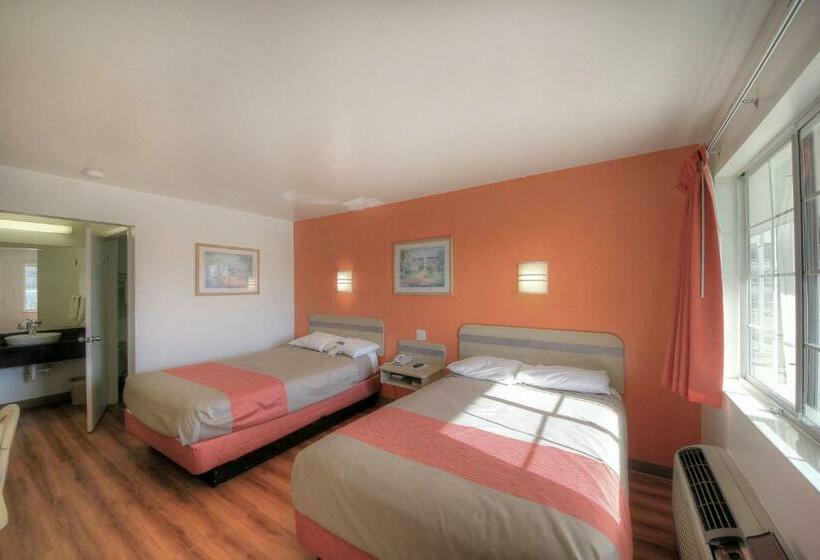 Четырехместный Номер Стандарт, Motel 6kerrville, Tx