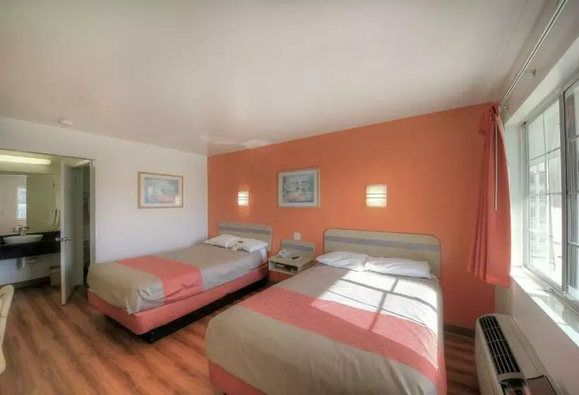 スタンダード４人部屋, Motel 6kerrville, Tx