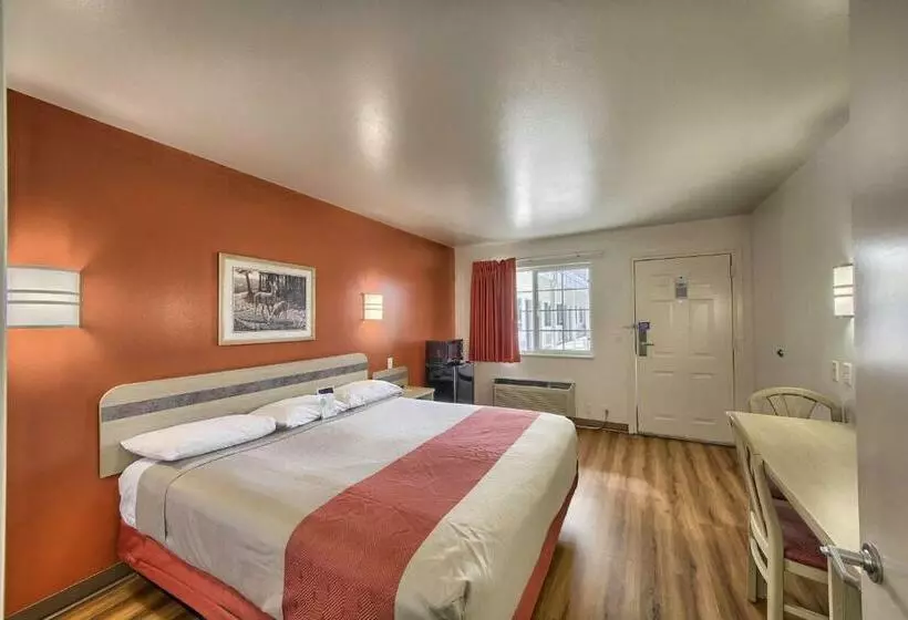 キングサイズベッドのスタンダードルーム, Motel 6kerrville, Tx