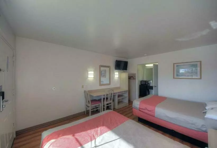 スタンダード４人部屋, Motel 6kerrville, Tx