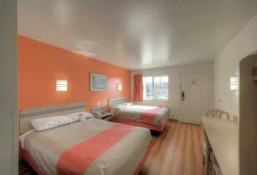 スタンダード４人部屋, Motel 6kerrville, Tx