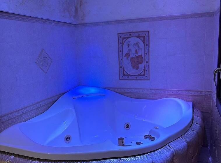 اتاق لوکس, B&b Relax In Love