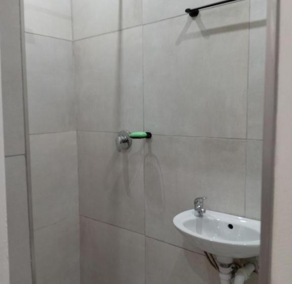 スタンダードルーム, Beyond New House