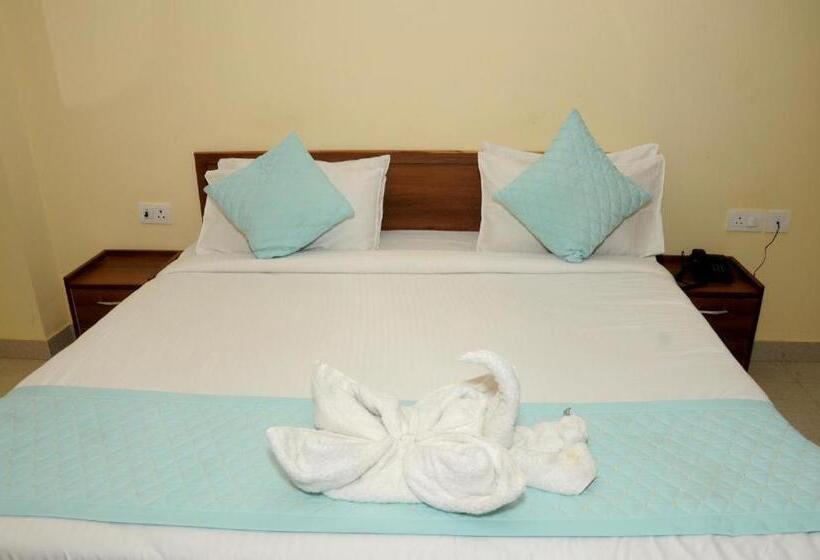 Трехместный Номер Классика, Collection O 81038 Royal Galaxy Inn
