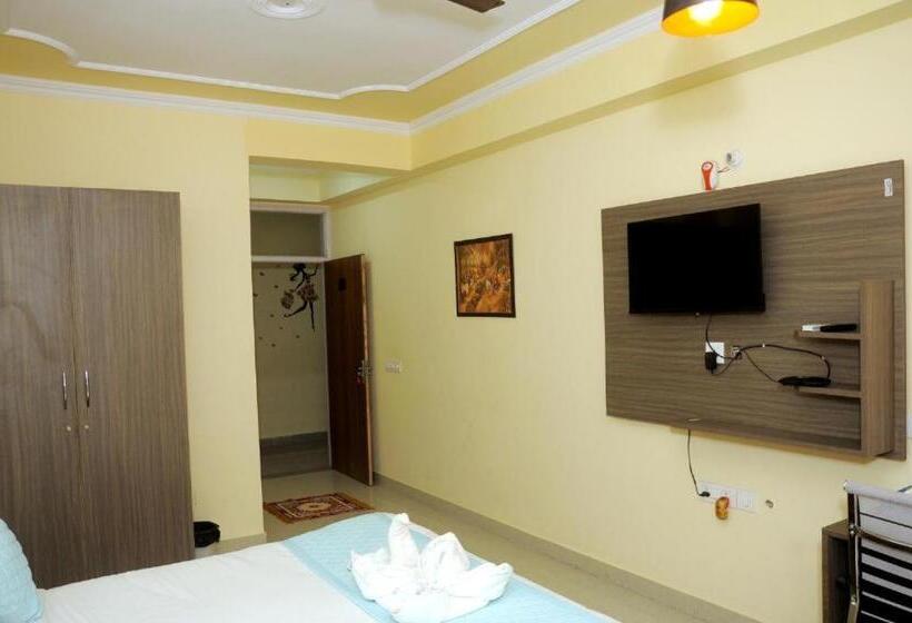 三人经典房间, Collection O 81038 Royal Galaxy Inn