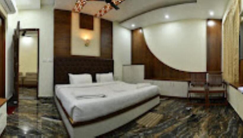 Люкс, Nivetha Grand , Coimbatore