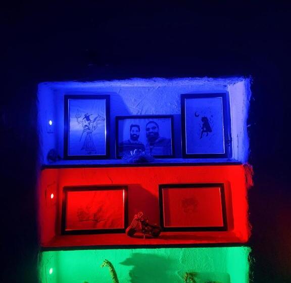 스탠다드 룸, Sarai Rohida