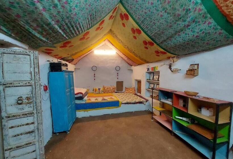 스탠다드 룸, Sarai Rohida