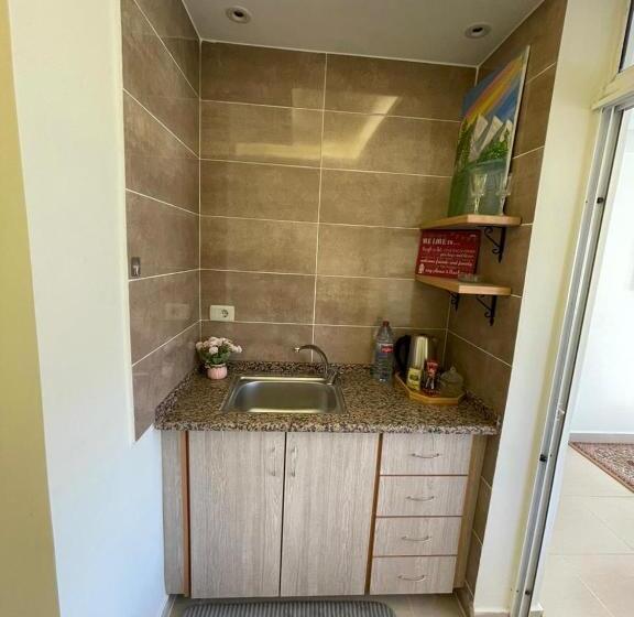 اتاق استاندارد, Classy Hostel