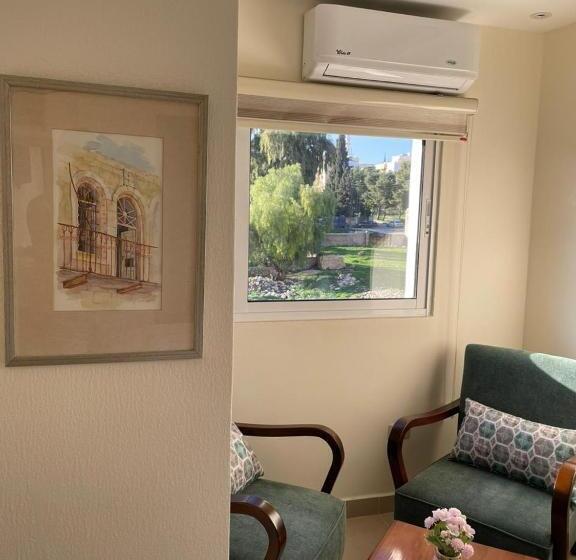 اتاق استاندارد, Classy Hostel