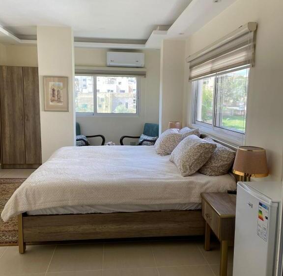 اتاق استاندارد, Classy Hostel