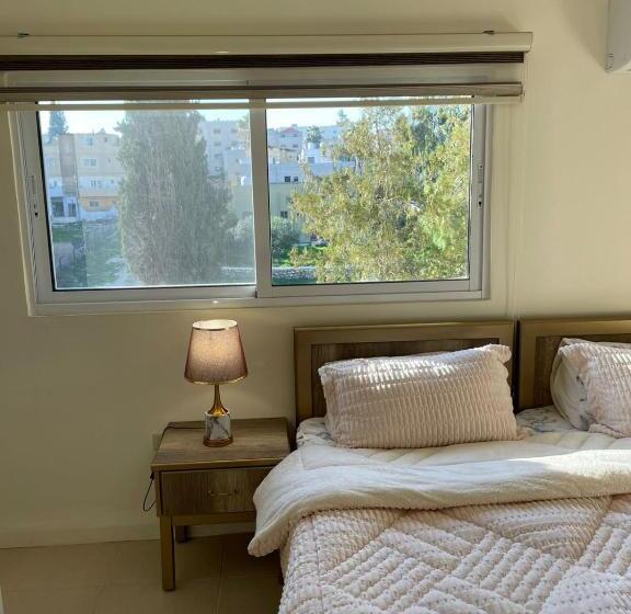 اتاق استاندارد سه نفره, Classy Hostel