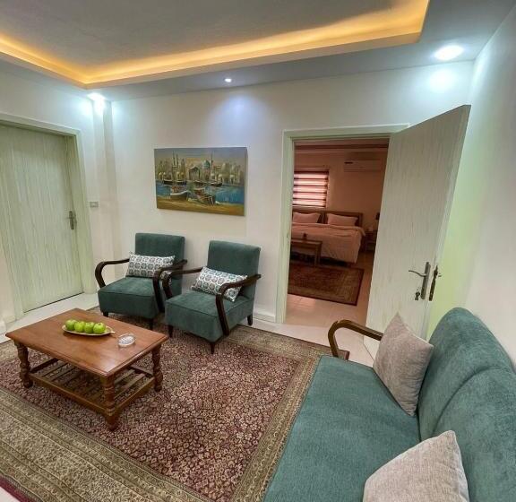 اتاق استاندارد سه نفره, Classy Hostel