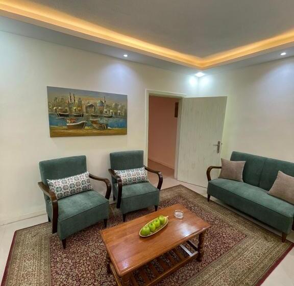 اتاق استاندارد سه نفره, Classy Hostel