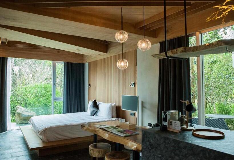 اتاق استاندارد با چشم‌انداز باغ, The Forest Museum