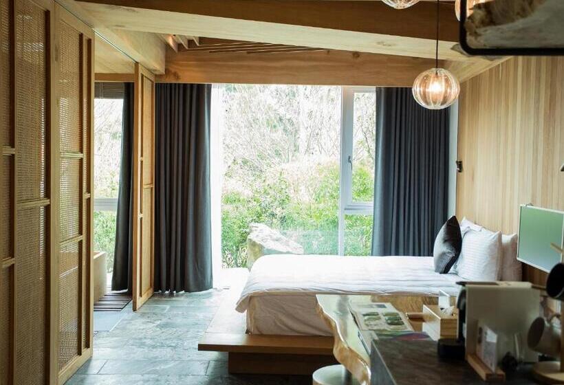 اتاق استاندارد با چشم‌انداز باغ, The Forest Museum