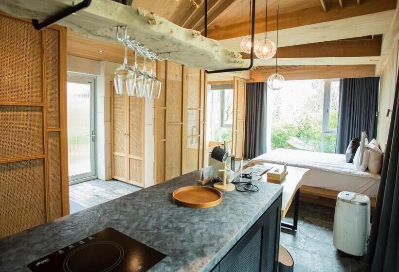 اتاق استاندارد با چشم‌انداز باغ, The Forest Museum