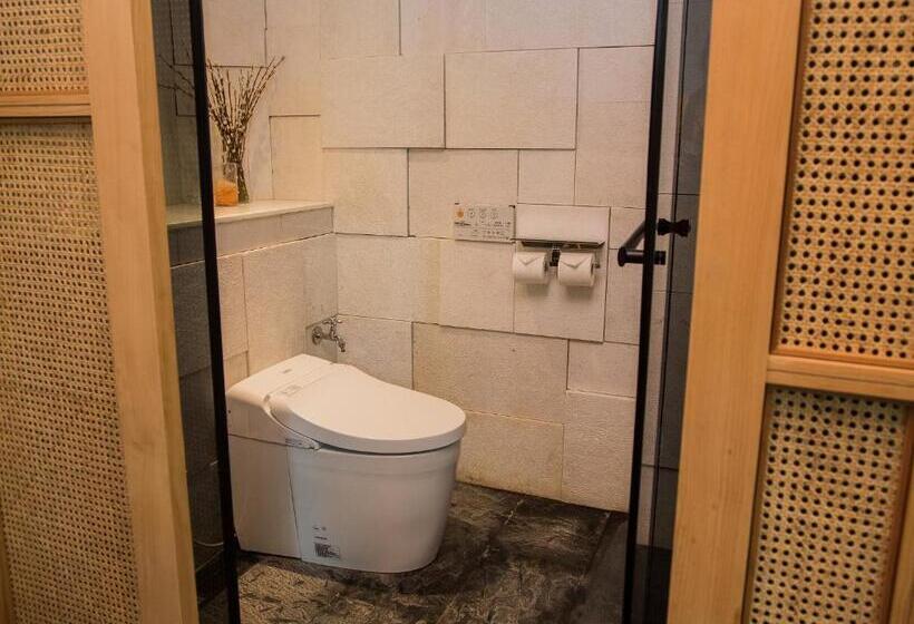 اتاق استاندارد با چشم‌انداز باغ, The Forest Museum