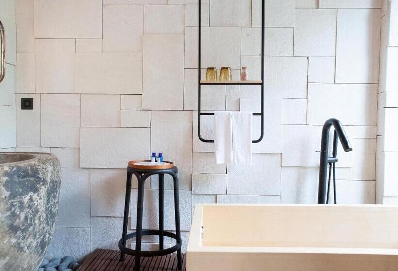 اتاق استاندارد با چشم‌انداز باغ, The Forest Museum