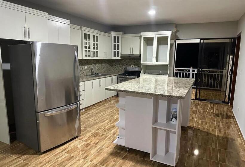 اتاق لوکس خانوادگی, Aparta Hotel Esa Buya