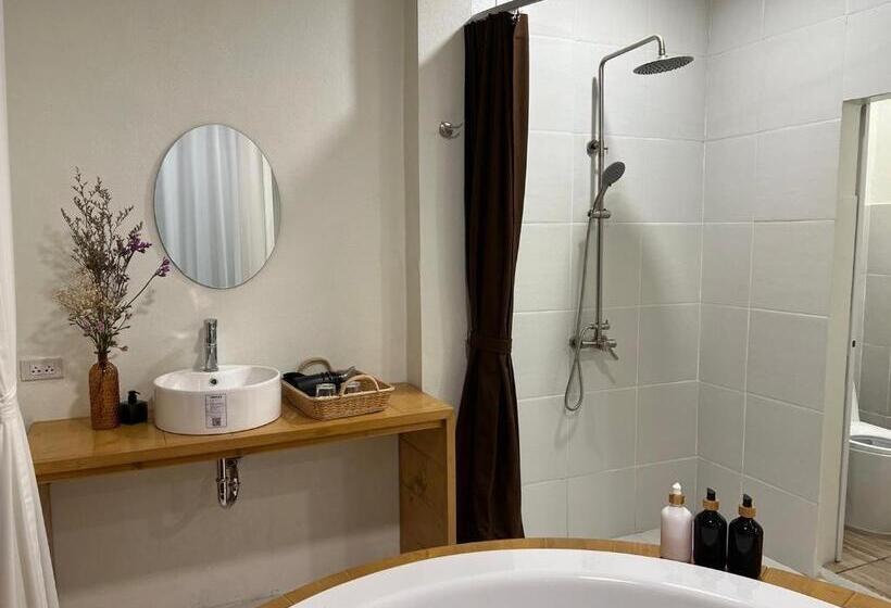 带阳台的豪华间, คชา เชียงราย