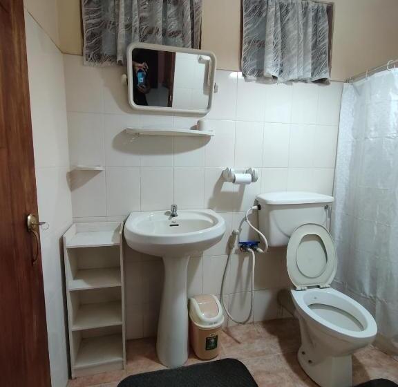 غرفة عائلية, Spring Shannon Heritage