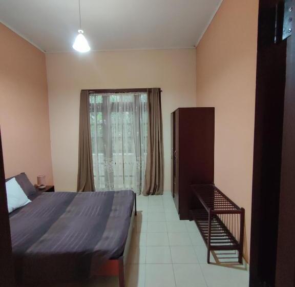 غرفة إقتصادية, Spring Shannon Heritage