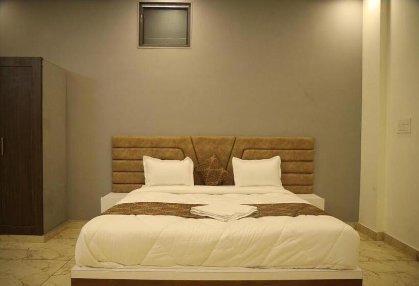 سوئیت با تخت بزرگ, Crown Royal