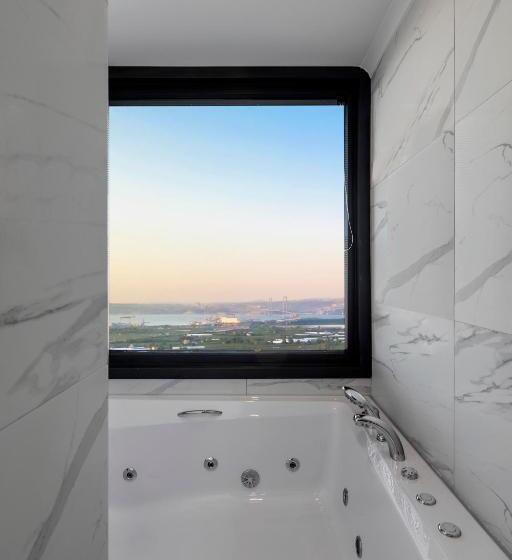 스탠다드 스튜디오, Luna Residence