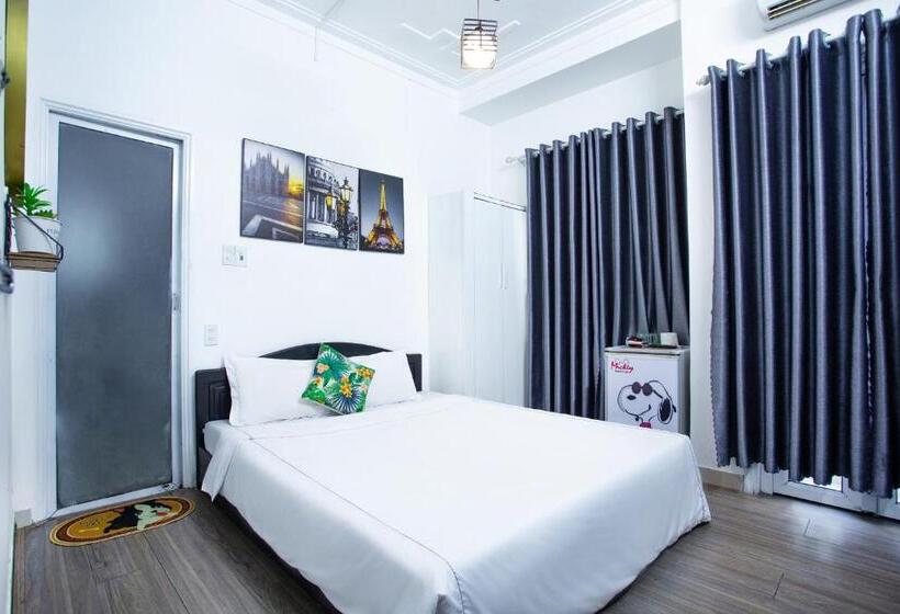 اتاق لوکس با بالکن, Mickey Homestay Hue