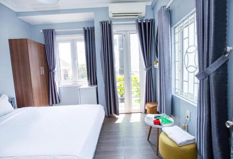اتاق لوکس با بالکن, Mickey Homestay Hue