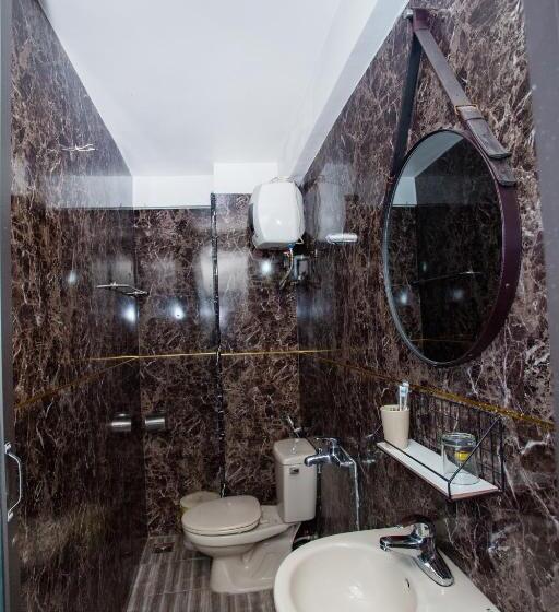 اتاق استاندارد چهار تخته, Mickey Homestay Hue