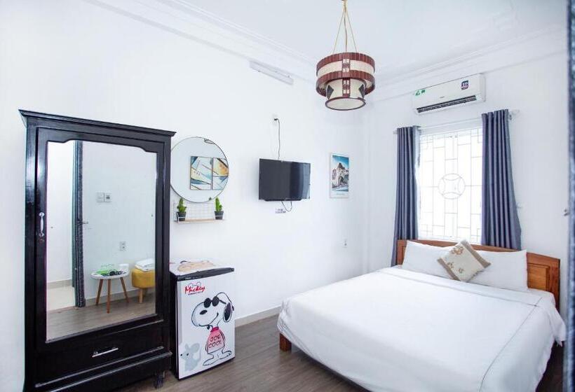اتاق لوکس با بالکن, Mickey Homestay Hue