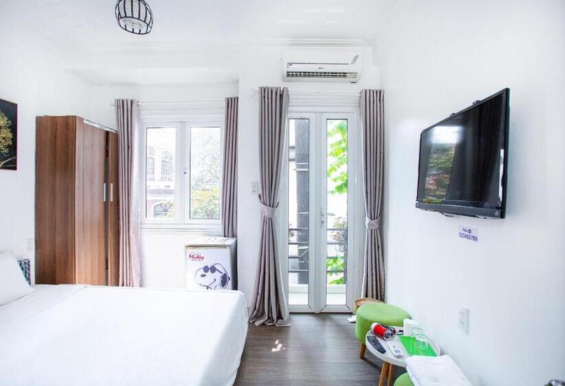 اتاق لوکس با بالکن, Mickey Homestay Hue